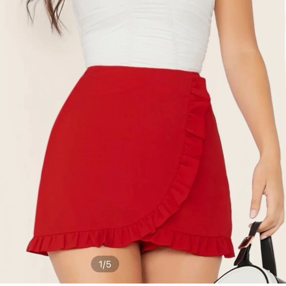 Red mini skort - Picture 1 of 3